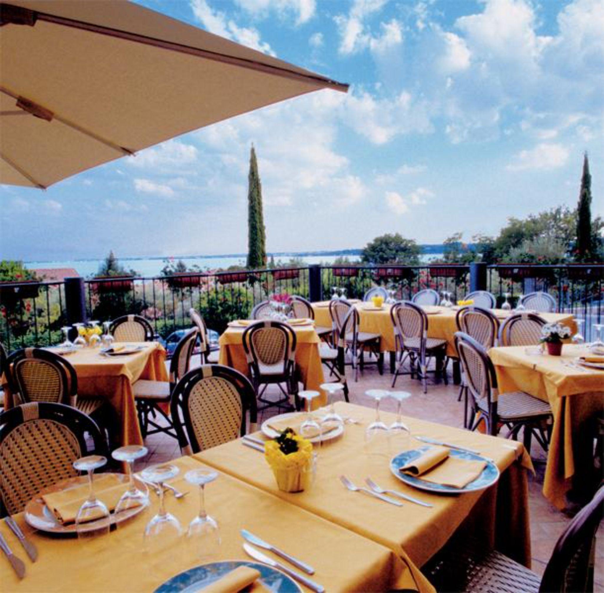Ahg Riva Del Sole Hotel - Adults Only Moniga del Garda Exteriör bild