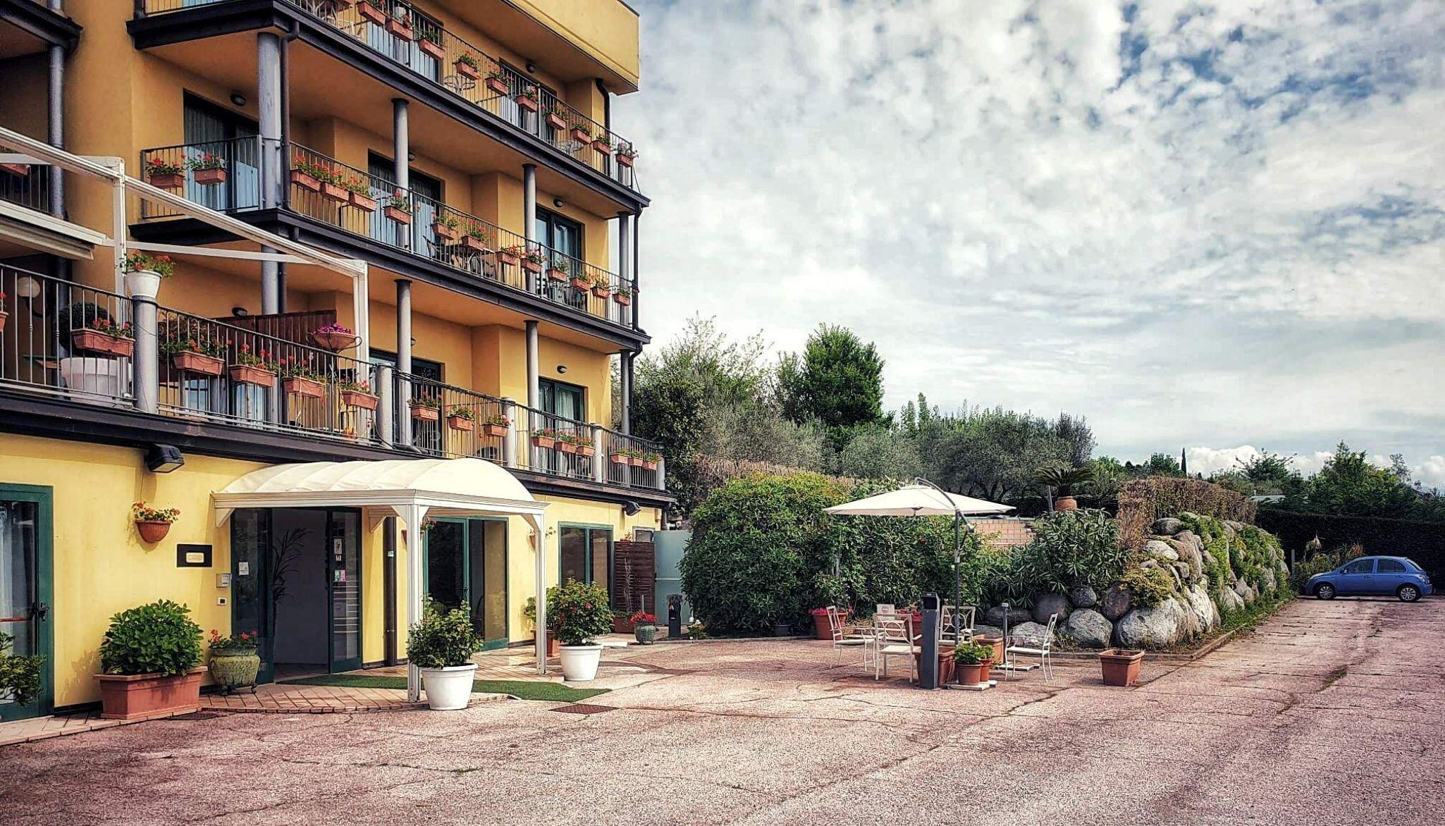 Ahg Riva Del Sole Hotel - Adults Only Moniga del Garda Exteriör bild
