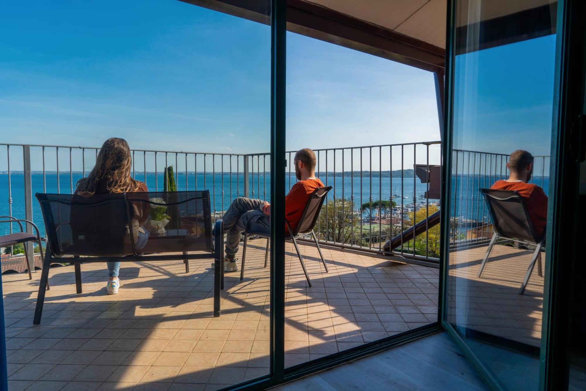 Ahg Riva Del Sole Hotel - Adults Only Moniga del Garda Exteriör bild