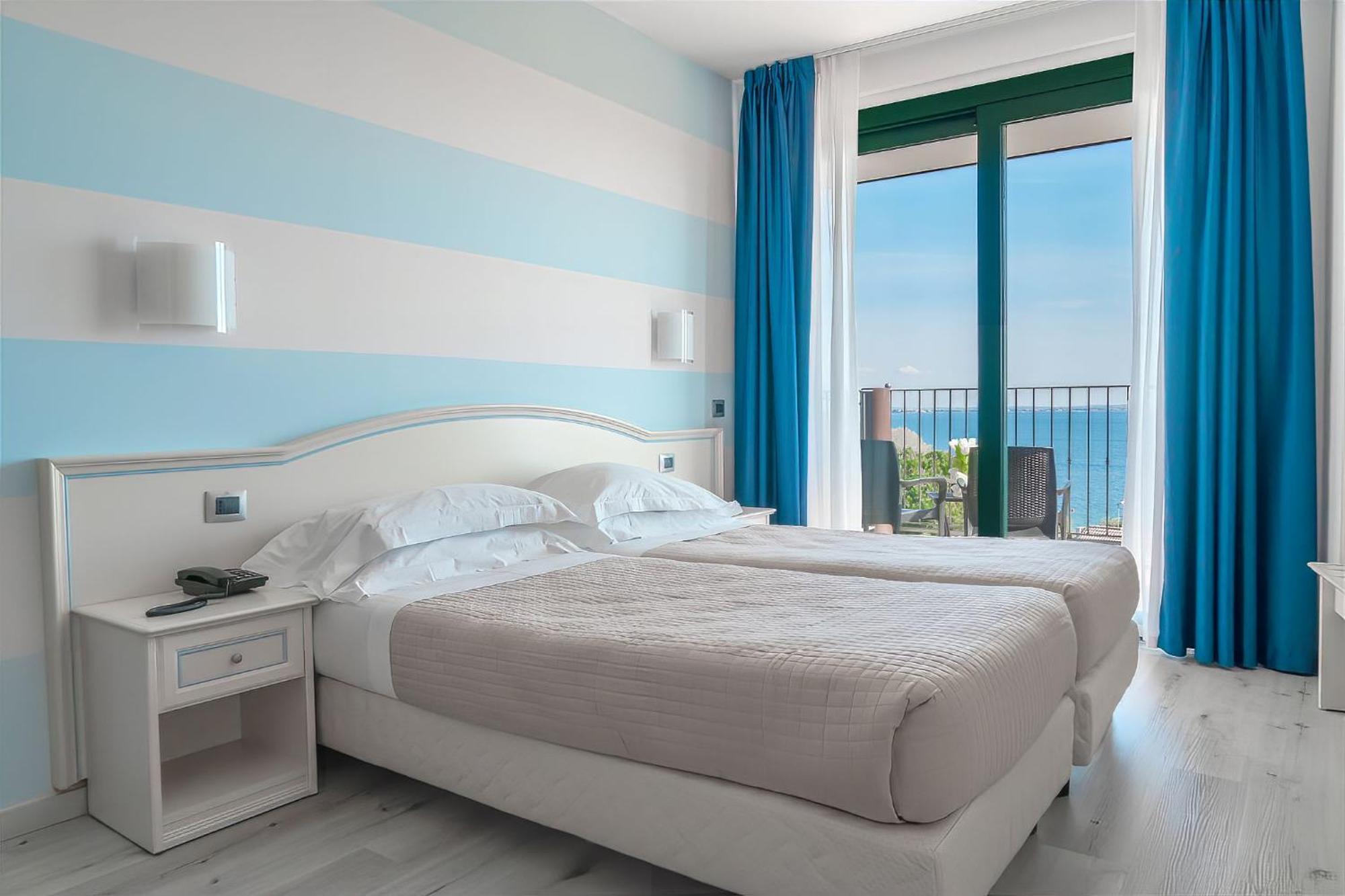 Ahg Riva Del Sole Hotel - Adults Only Moniga del Garda Exteriör bild
