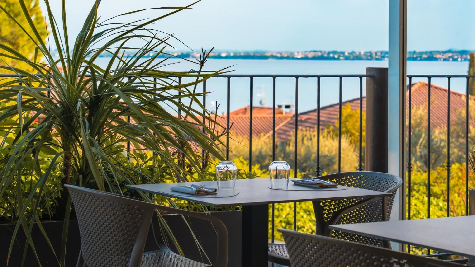 Ahg Riva Del Sole Hotel - Adults Only Moniga del Garda Exteriör bild