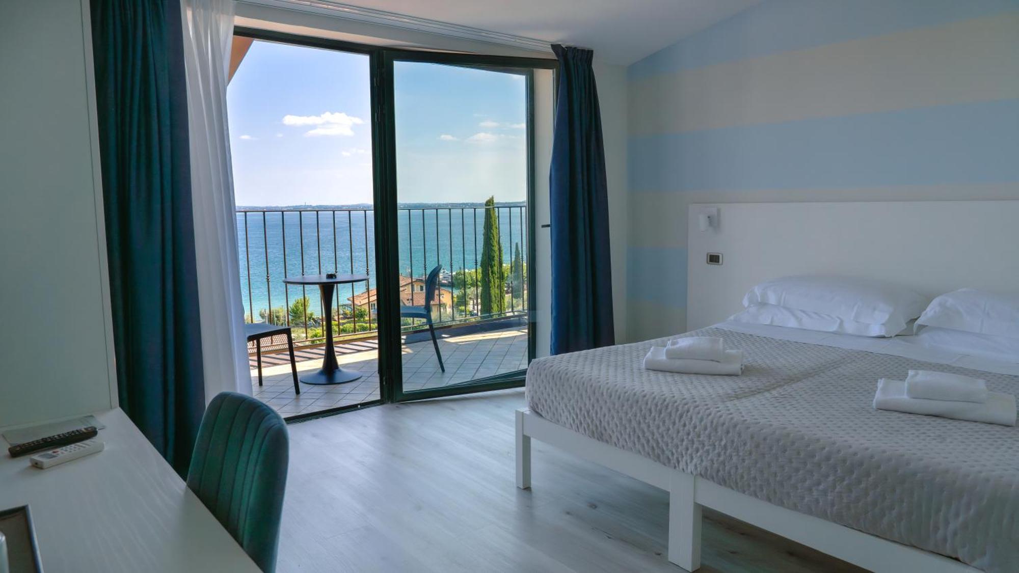 Ahg Riva Del Sole Hotel - Adults Only Moniga del Garda Exteriör bild