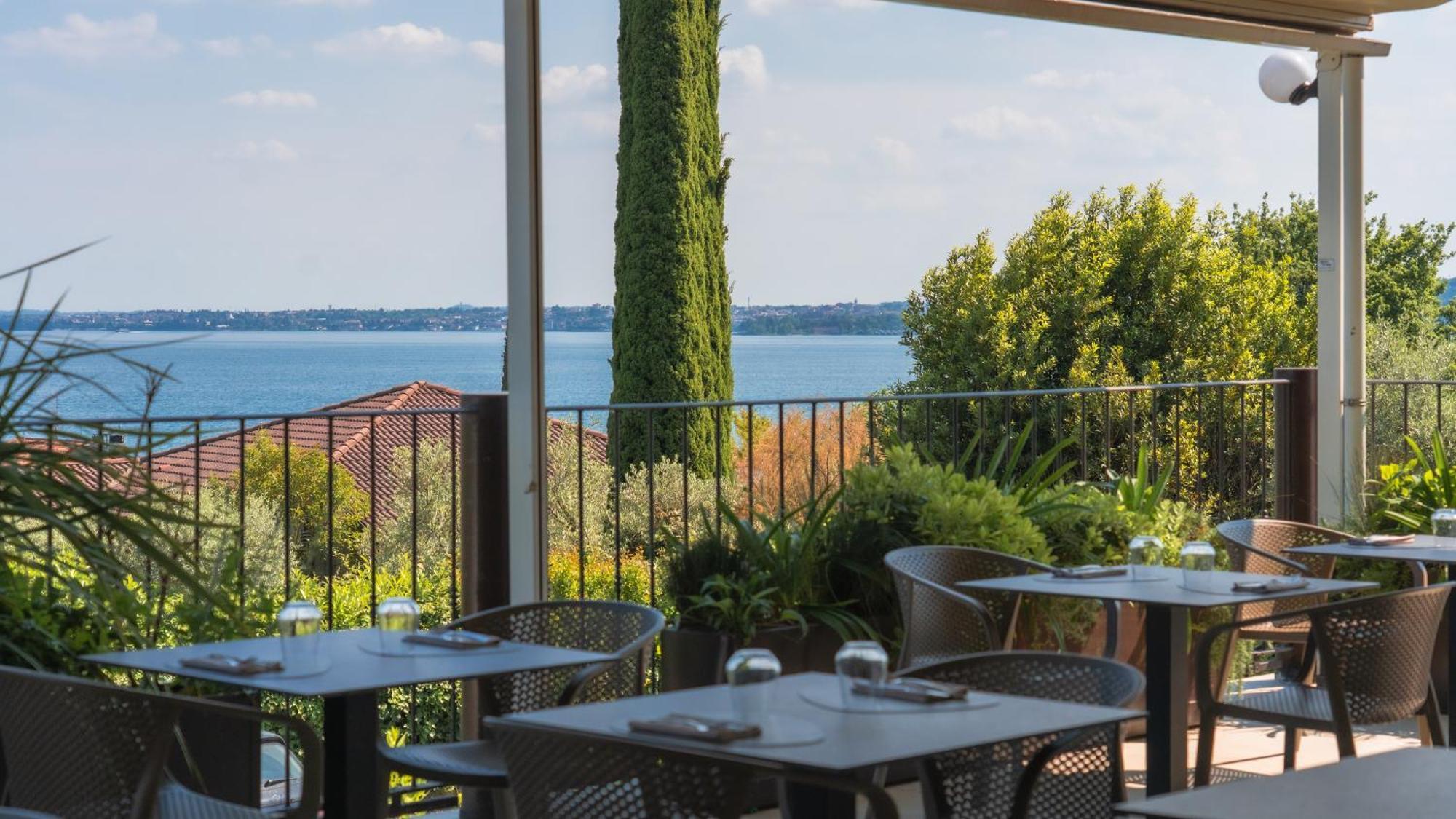 Ahg Riva Del Sole Hotel - Adults Only Moniga del Garda Exteriör bild