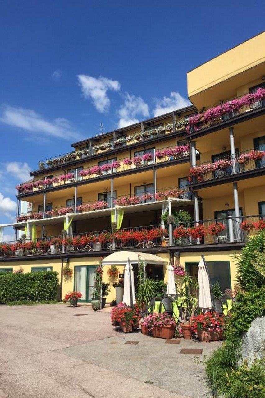 Ahg Riva Del Sole Hotel - Adults Only Moniga del Garda Exteriör bild