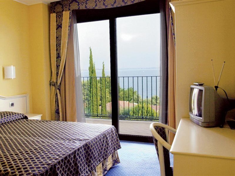 Ahg Riva Del Sole Hotel - Adults Only Moniga del Garda Exteriör bild